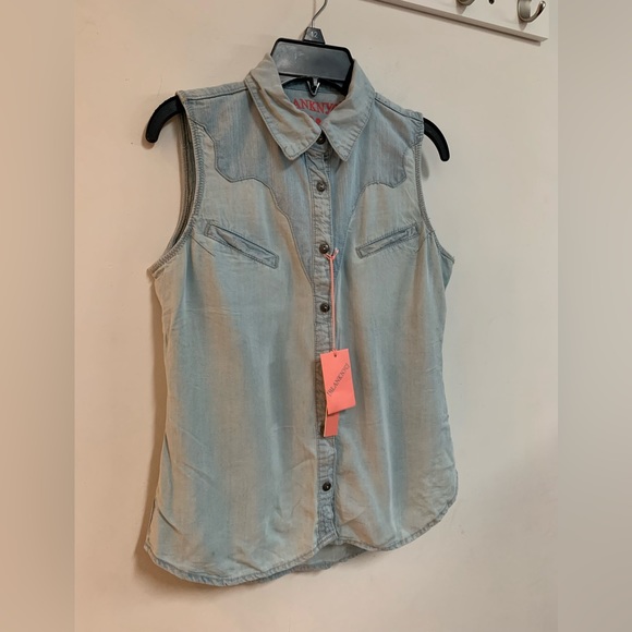🌟HOST PICK🌟Blank Denim Jr Sleeveless Shirt - Picture 3 of 13